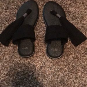 Sanuk Black sandals